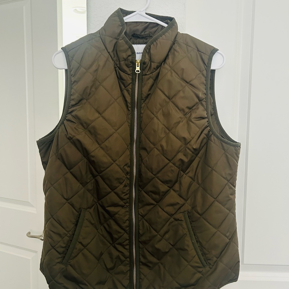 Old Navy Quilted Vest - Olive Green 💚